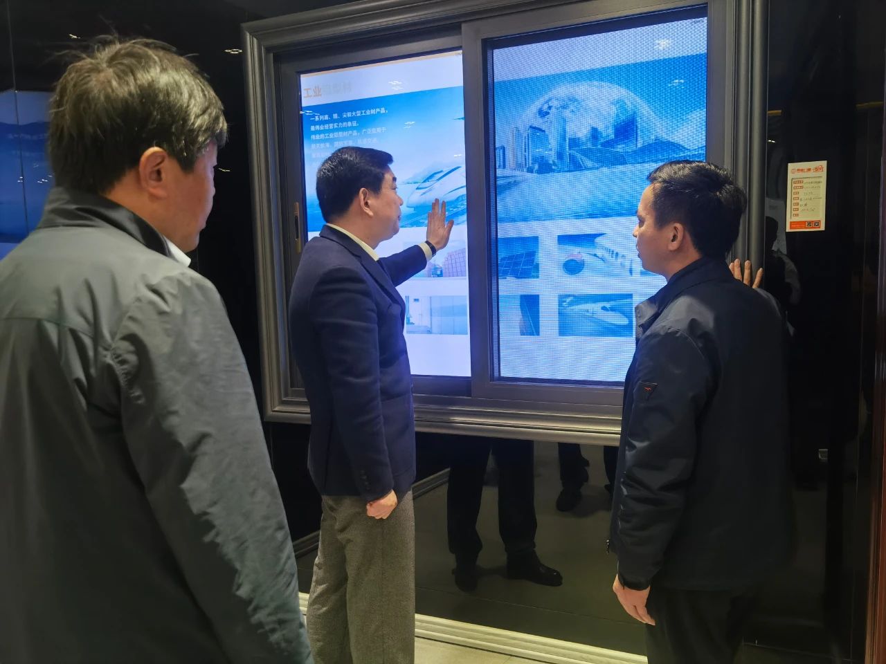 新沂市委书记陈堂清走进江苏一定发铝材，，，开展冶金质料工业调研